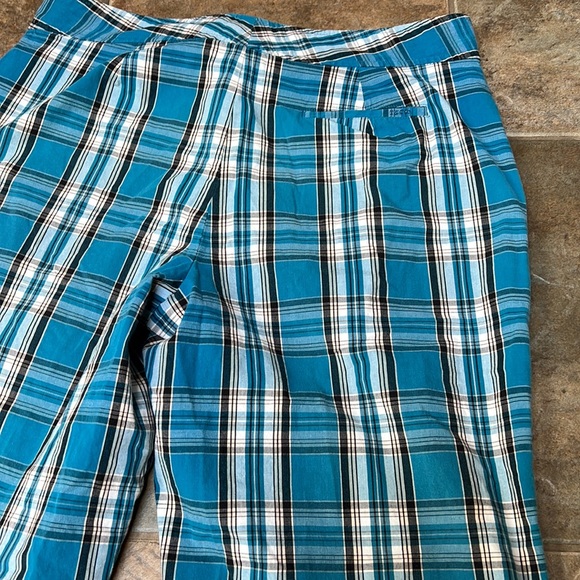 Ladies IZOD XFG STRETCH CAPRIS - Picture 6 of 9